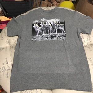NWOT 5 Star gray wolf pack tee size medium